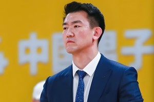开云电竞-赢上海8分！CBA记者大赞广厦队1人：配得上王博亲自给他递水