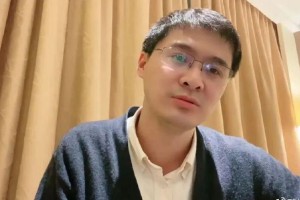 开云棋牌-罗翔：如果一个人突然努力工作，业余时间开始学习，不再参加社交活动，那么，身边的人可能不仅不会帮他，还会拉他下来，原因就一个！